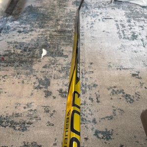 Senior Bauer Vapor Hyperlite 2 Right Handed Hockey Stick P28  (New)