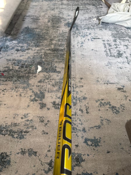 Senior Bauer Vapor Hyperlite 2 Right Handed Hockey Stick P28  (New)