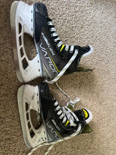 Bauer Vapor 3X Hockey Skates Regular Width Size 2 (Used)