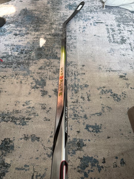 Senior Bauer Vapor Hyperlite 2 Right Handed Hockey Stick P28  (New)