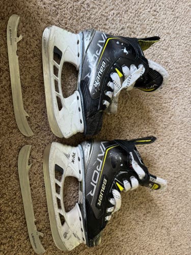 Bauer Vapor 3X Hockey Skates Regular Width Size 1.5 (Used)