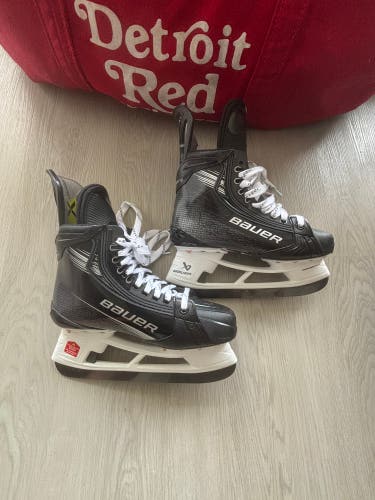 Bauer Vapor Hyperlite 2 Hockey Skates Size 6 (New)