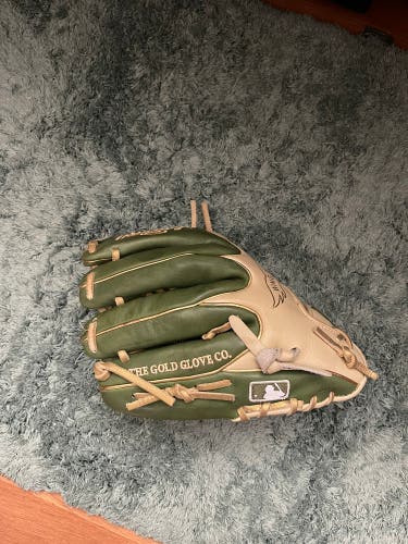 Rawlings RH Heart of the Hide Baseball Glove 11.75" (Used)
