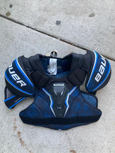 Medium Intermediate Bauer X Shoulder Pads (Used)
