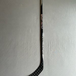 New 87 Flex P28M Senior Bauer Vapor Hyperlite (Sync Dress) Right Handed Pro Stock Hockey Stick