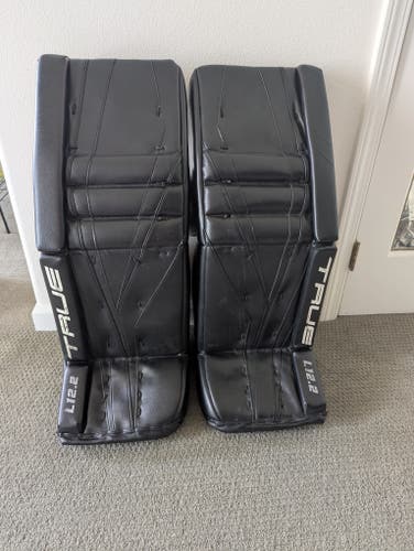 33" True L12.2 Goalie Leg Pads (Used)