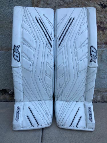 White 35" Senior Brian's Gnetik V Goalie Leg Pads (Used)