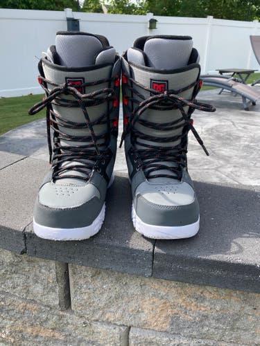 Men's Size M 9.5 (W 10.5) DC Phase Snowboard Boots Soft Flex All Mountain (Used)