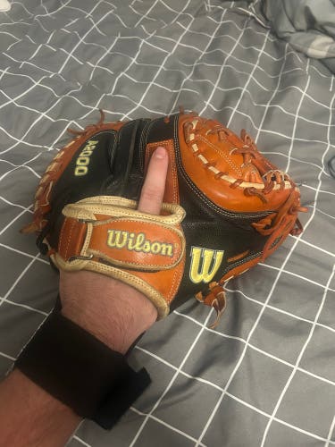 Wilson Catcher's RH A2000 Baseball Glove 34" (Used)
