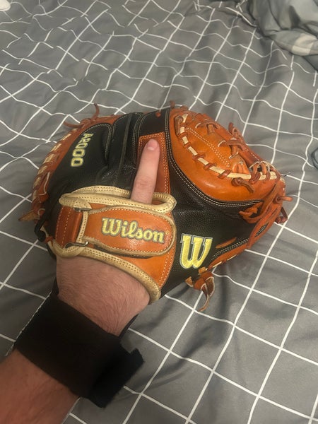 Wilson Catcher's RH A2000 Baseball Glove 34" (Used)