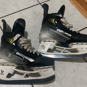 2024 Bauer Vapor Hyperlite 2 Hockey Skates Size 6.5 (Used)