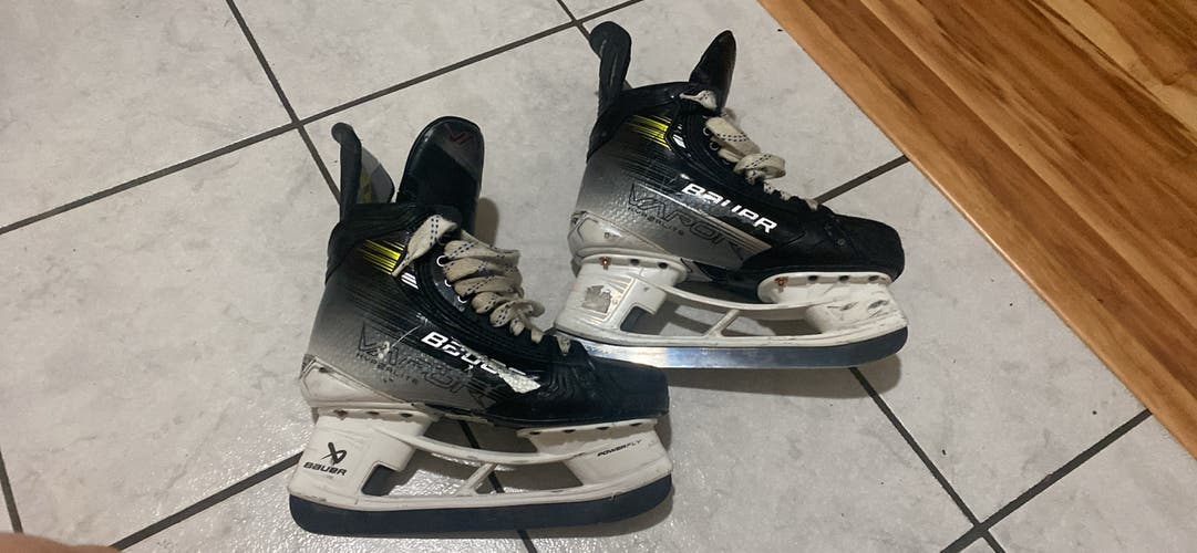 2024 Bauer Vapor Hyperlite 2 Hockey Skates Size 6.5 (Used)