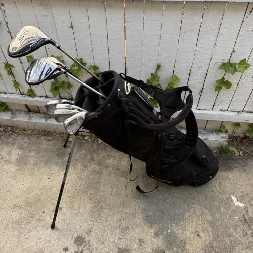 Cobra and TaylorMade Mens Right Handed Golf Club Complete Set With Stand Bag
