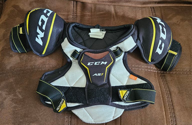 CCM Tacks AS1 Shoulder Pads Yth L