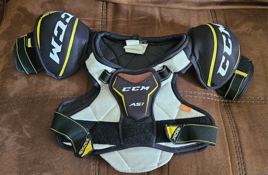 CCM Tacks AS1 Shoulder Pads Yth L