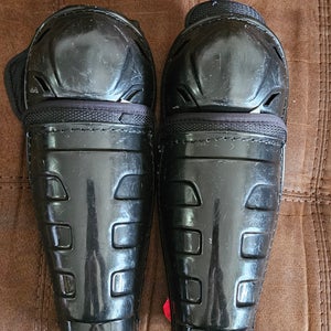 CCM 10" Shin Pads