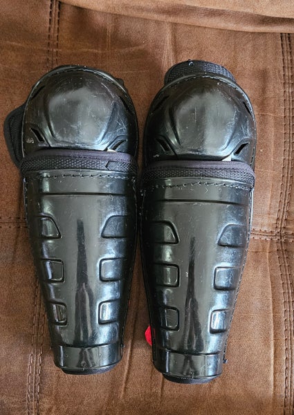 CCM 10" Shin Pads