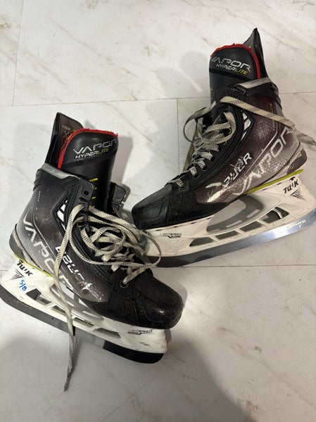 Bauer Vapor Hyperlite Hockey Skates  7.5 (Used)