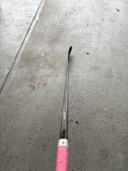 Junior  Extra Lite Left Hand Hockey Stick P28 Pro Stock (Used)