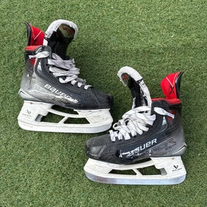 2024 Bauer Vapor 5x pro Hockey Skates Regular Width Size Junior 3 (Used)