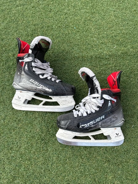 2024 Bauer Vapor 5x pro Hockey Skates Regular Width Size Junior 3 (Used)