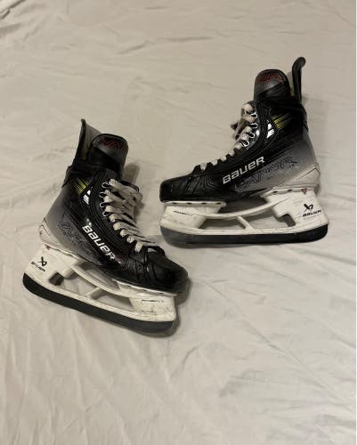 2024 Bauer Vapor Hyperlite 2 Hockey Skates Regular Width Size 6 (Used)