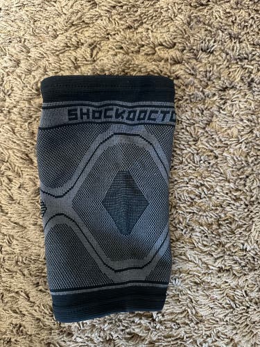 Shock Doctor Knee Compression Sleeve Sz Large