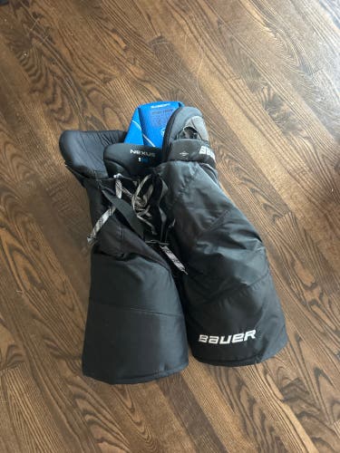 Large Junior Bauer Nexus 1N Hockey Pants (Used)