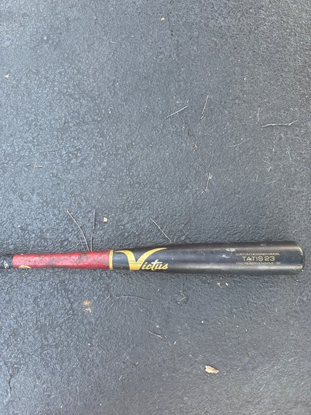 Victus Tatis Maple Bat (-3) 29 oz 32" (Used)