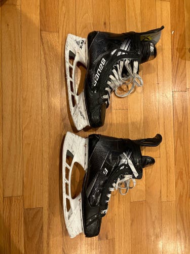 Custom Black Bauer Vapor Hyperlite2 Skates Fit 1 Size 9 (Used)