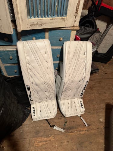 33" 2022 True L20.2 Goalie Leg Pads (Used)