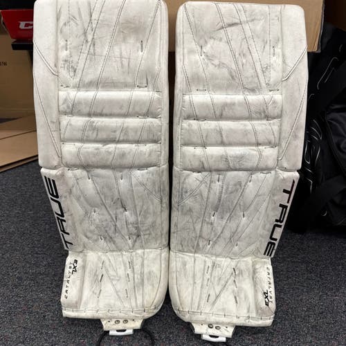 White Intermediate True Catalyst 7X3 Goalie Leg Pads (Used) | 30" +2"