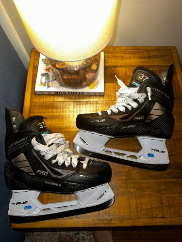 2025 True Catalyst Pro Hockey Skates Wide Width Pro Stock 7 (Used)
