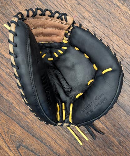 Wilson RH Catcher's A1000 Baseball Glove 32.5" (Used)