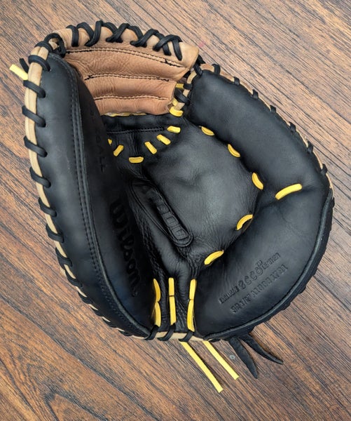 Wilson RH Catcher's A1000 Baseball Glove 32.5" (Used)