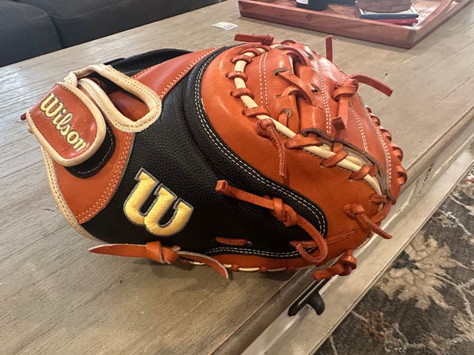 2024 Wilson RH Catcher's A2000 Baseball Glove 34" (New)
