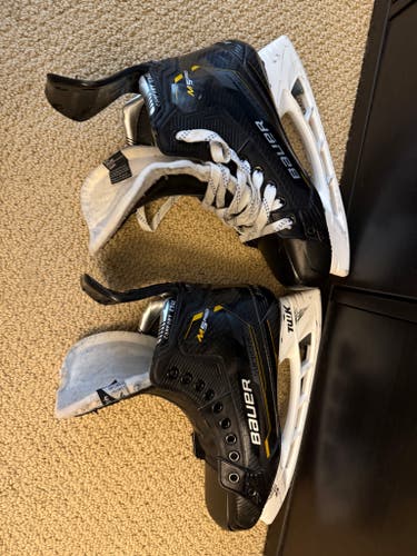 Used 1 month Bauer Supreme M5 Pro