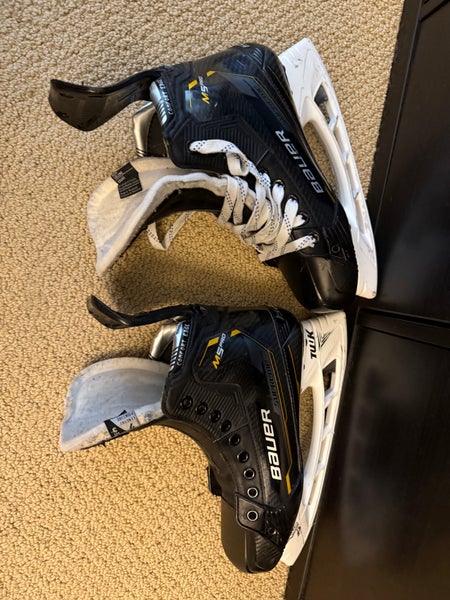 Used 1 month Bauer Supreme M5 Pro