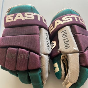 Mighty Ducks Hockey Gloves
