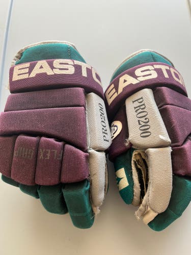 Mighty Ducks Hockey Gloves