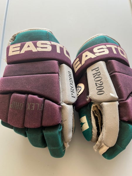 Mighty Ducks Hockey Gloves