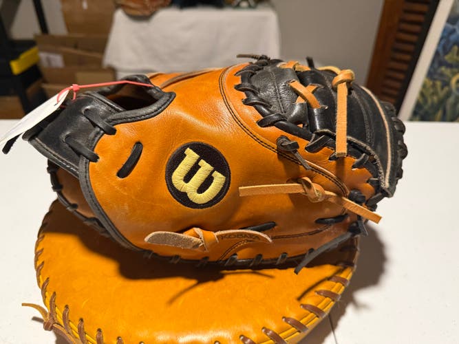Wilson A2000 Pudge Catchers Glove 32.5" (Used)