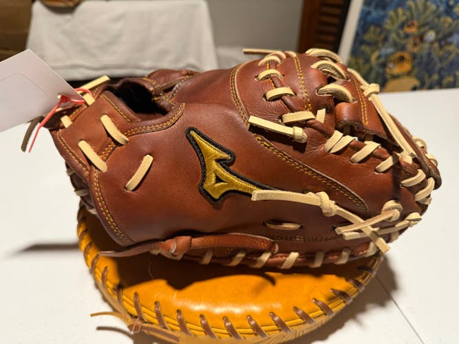 Mizuno Pro Limited Edition Catchers Glove 33.5" (Used)