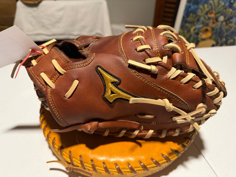 Mizuno Pro Limited Edition Catchers Glove 33.5" (Used)