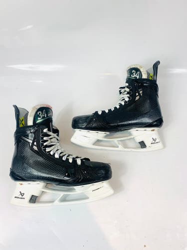 Bauer Vapor Hyperlite 2 Hockey Skates Regular Width Pro Stock 9.5 (Used)