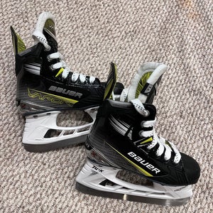 Junior Bauer Vapor X4 Hockey Skates Size 1.5 D (used)