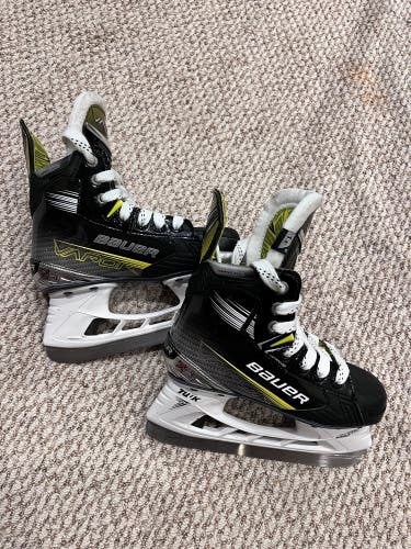 Junior Bauer Vapor X4 Hockey Skates Size 1.5 D (used)