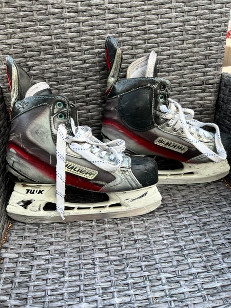 Bauer Vapor X 7.0 Hockey Skates Regular Width Pro Stock 8 (Used)