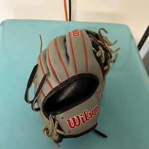 Wilson RH Infield A2000 1975 Baseball Glove 11.75" (Used)