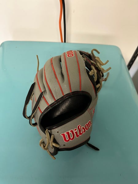 Wilson RH Infield A2000 1975 Baseball Glove 11.75" (Used)